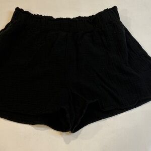 Black Universal Thread Women’s high rise pull on  shorts Lg